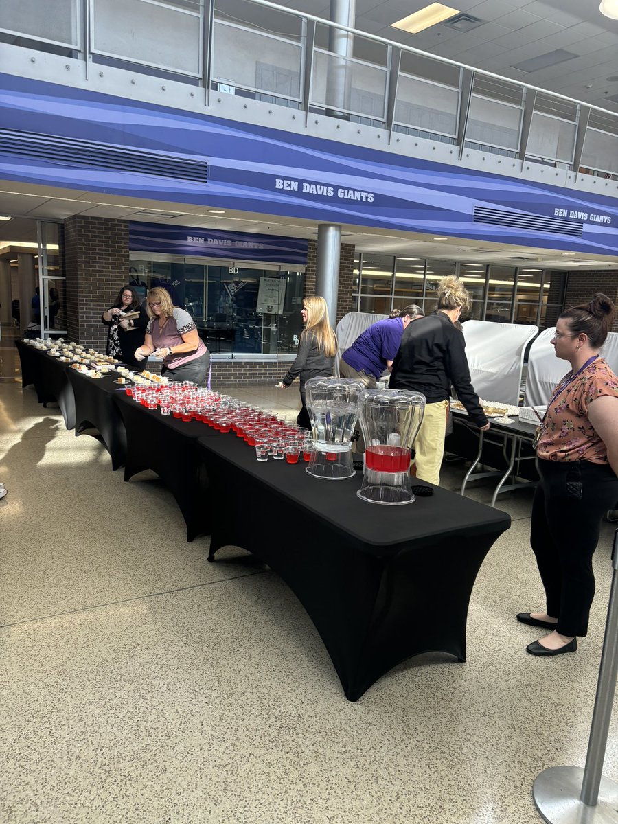 BenDavisNGC's tweet photo. Congratulations to all our Honor Society Inductees.  I hate that I couldn’t get more pics but we are so proud of all of you!!  #NGCPride @winsork @AlextNGC @NGCAP_Keller #wearewayne https://t.co/RmVlb7JAbz
