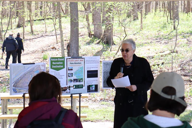 Breaking ground on our biggest ecological restoration project yet! With the support of @IllinoisDCEO, we're enhancing accessibility, mitigating erosion, and revitalizing 1,100 acres of natural land in the @fpdcc
#RestorationInProgress #NaturePreservation