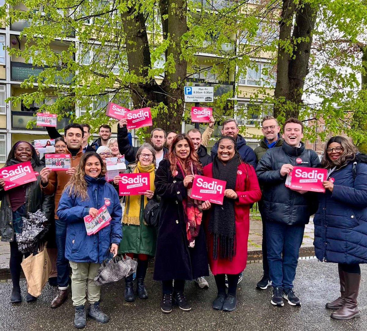 Strong support in Brixton tonight for @LabourMarina and @SadiqKhan and great to be with fellow List candidates @Devina4Labour and @jhowarduk! This election is truly a two-horse race and the choice on May 2nd couldn't be starker. #VoteLabour