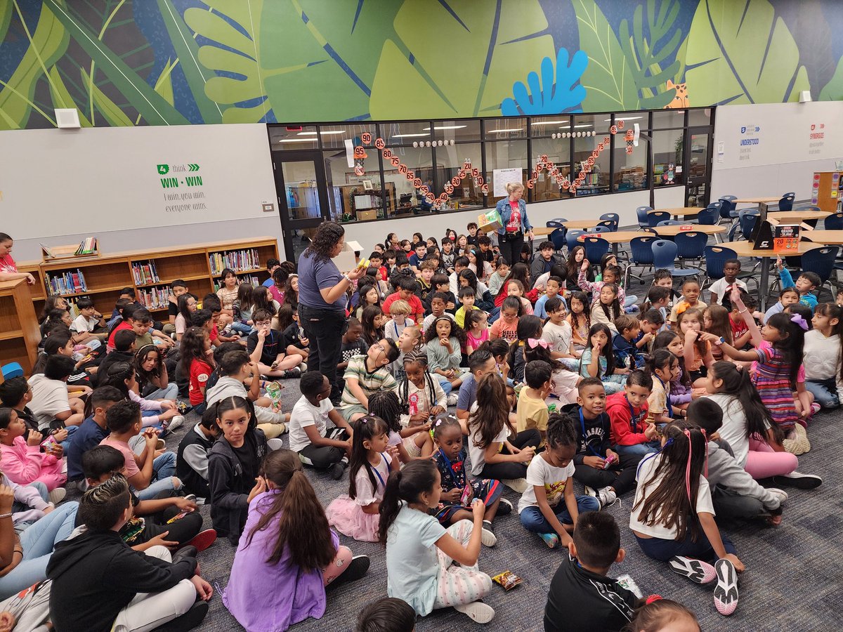 LeopardLibrary's tweet photo. I ♥️ ♥️ that our library is the heart of our school. This morning we had PBIS student of the week celebrations, kinder met some pilice officers, and 14 classes came through for a lesson and checkout! It was crazy busy, but I wouldn't want it any other way!! #LiedersAreReaders https://t.co/rlJBT95FDq