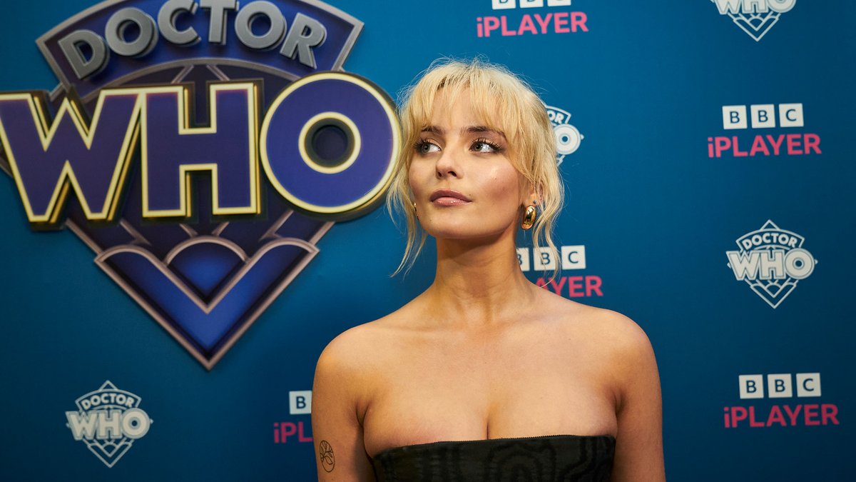 bbcdoctorwho's tweet photo. The stars of the Whoniverse have arrived on the blue carpet for the #DoctorWho Season 1 premiere! 💙💙 https://t.co/HlQ3g9kHGD