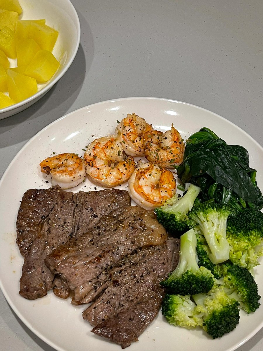 s_aayushman's tweet photo. I have to go home early from work today, so instead of going out to eat, I will cook for myself 🍽🍴Everybody, let's eat together😋 https://t.co/2Kp0IZlo1N