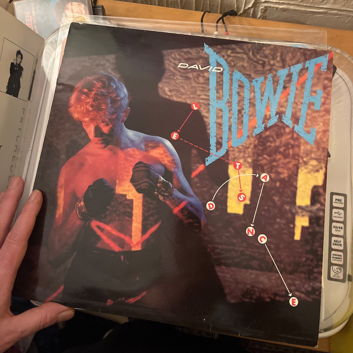 David Bowie - Let’s Dance ✌🏻🩷💕
#NowPlaying #80smusic #popmusic #rockmusic #vinylrecords #vinylcollection #albumsyoumusthear