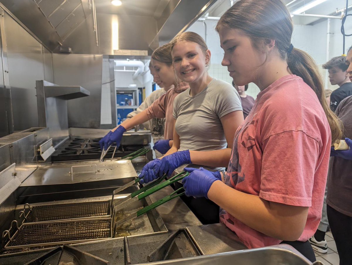 Forty-five Creative Cooking students from Owatonna Middle School attended a culinary demo day at South Central College! It was an amazing day with so many hands-on experiences! 🙌 #OwatonnaProud