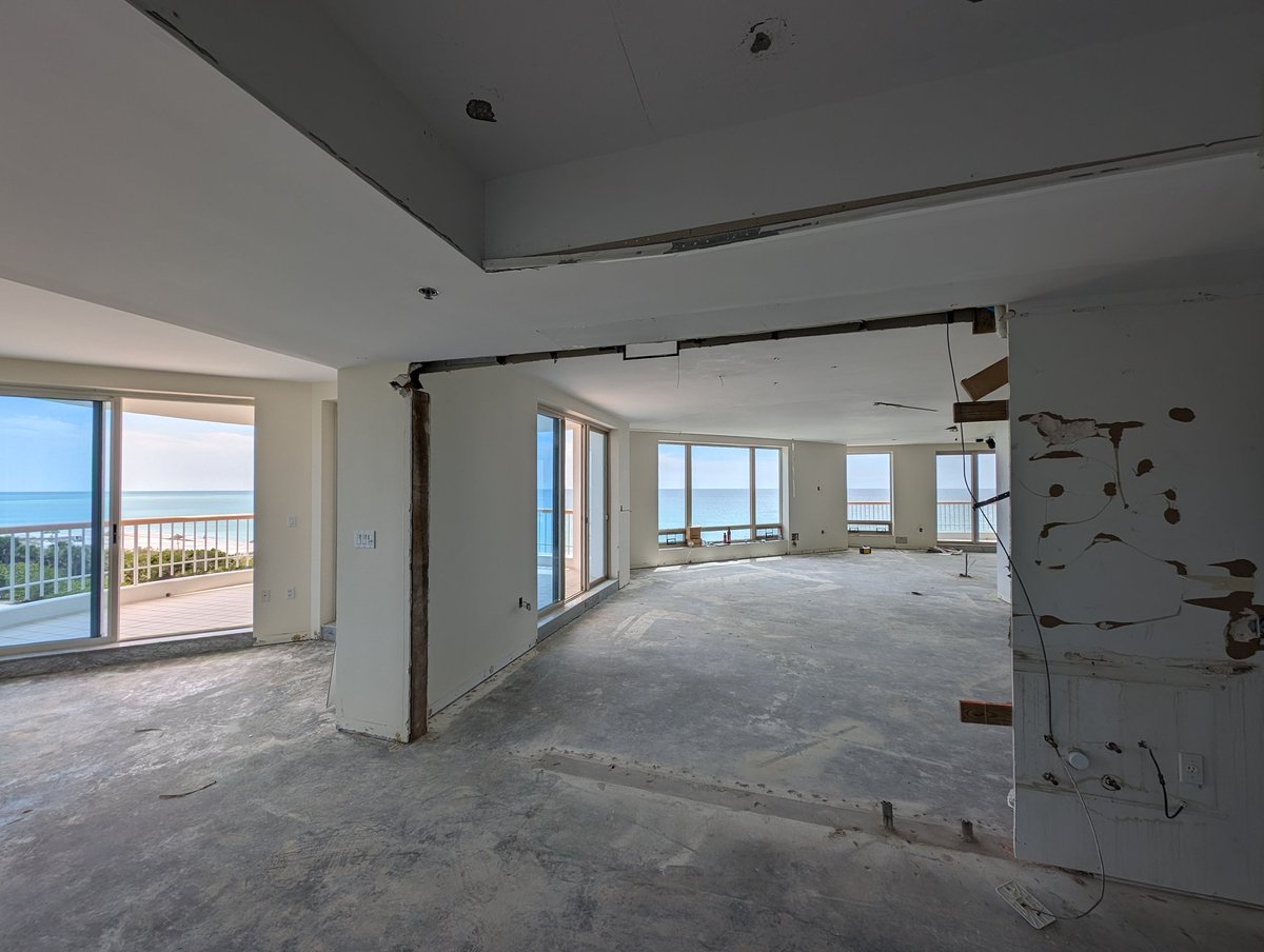 Now that's what I call, 'Open er up!' Them views though! 😍💙
#remodel #GulfOfMexico