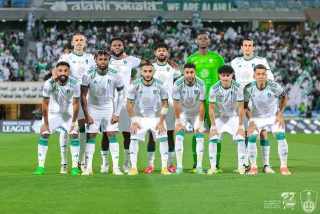 هل تخجلين من جمهوركم ؟! 

هل تعرفون ماذا تفعلون فيهم ؟! 

هل انتم كفو تلعبون في الأهلي ؟! 

هل تملكون الشجاعة والكرامة الكرويه ؟! 

بختصار شديد انتم عفن حقيقي ع الأهلي 

وانتم خسارة فيكم هذا الجمهور الفخم 

المرجله مفقوده 

الكرامه مفقوده 

الرغبه مفقوده 

التعاون مفقود 

انتم