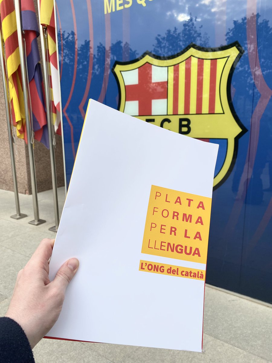 Avui hem tingut una reunió positiva amb la vicepresidenta Elena Fort i el gabinet de comunicació del @FCBarcelona_cat. Hi hem traslladat prioritats i millores lingüístiques sobre estructura interna, patrocinis i digitalització que garanteixin la preeminència del català al club.