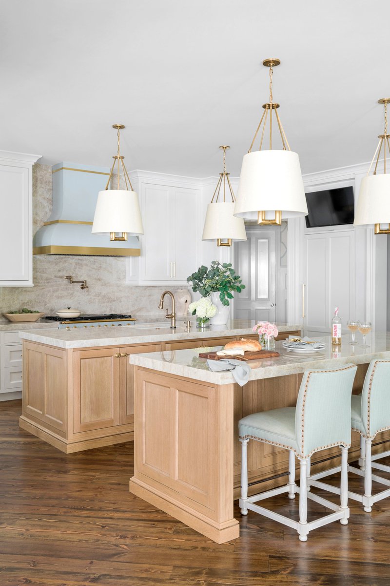 Marshall_Veal's tweet image. The use of multiple countertops has become a distinct trend in today&apos;s kitchens. #kitchencounter #kitchentrends #kitchendesigntrends #customhomes