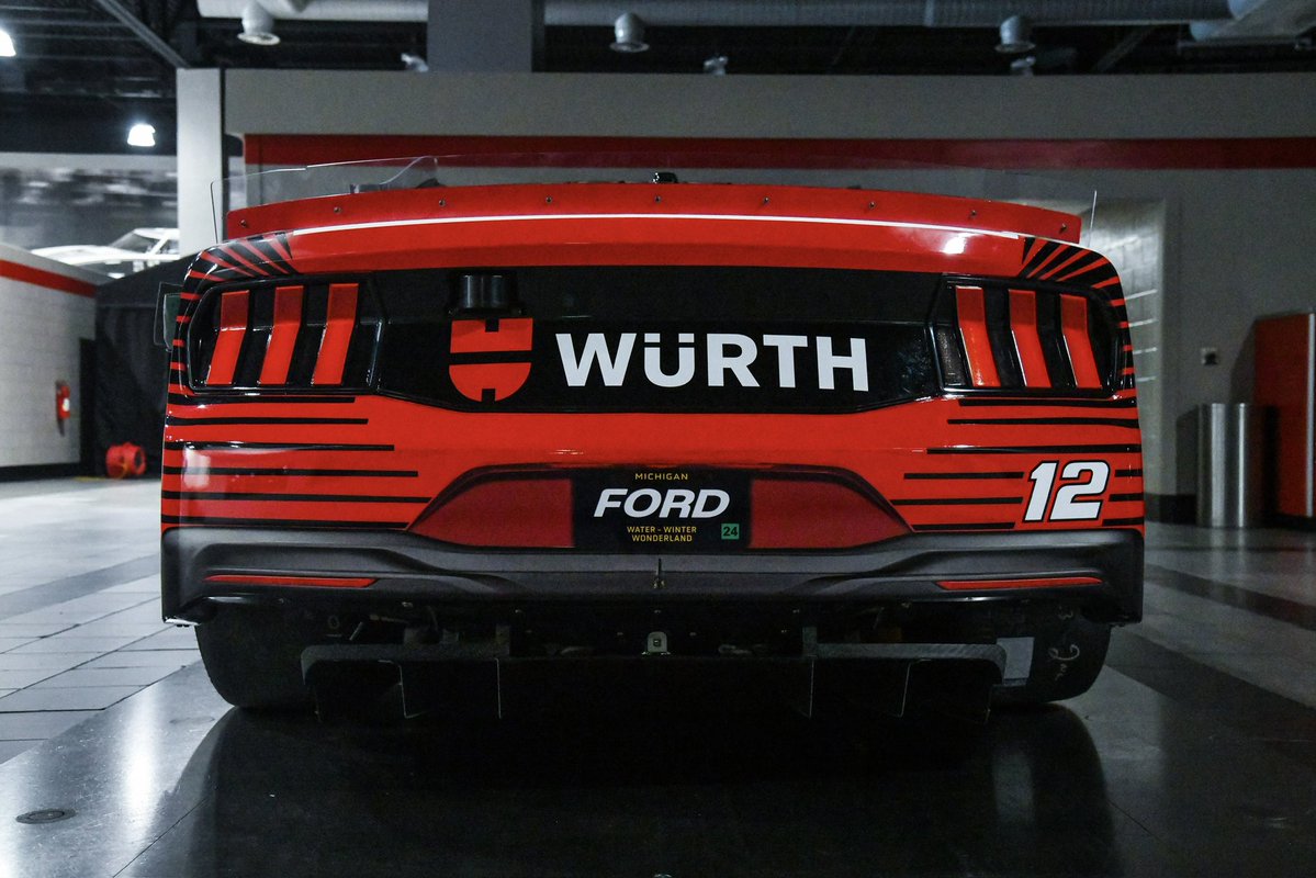 Red, white and ready for the #Wurth400.