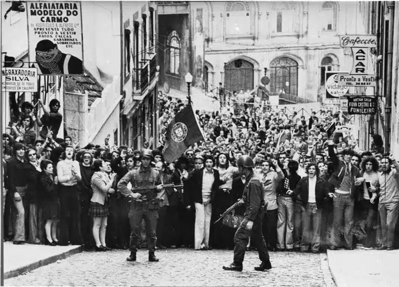 correodelalba's tweet image. La Revolución africana llega a Portugal: 50 años de la revolución de los claveles
Por Gonzalo Armúa correodelalba.org/2024/04/25/la-… #25Abril #Portugal #ClavelesRojos