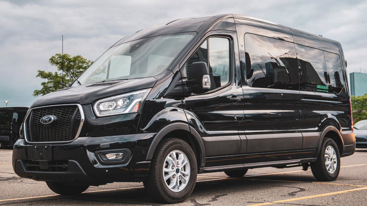 greenvans's tweet image. Say hello to our brand-new 15-Passenger Medium Roof Ford Transit vans! 🚐✨ Featuring Apple CarPlay, tow hitches, EcoBoost turbo, and various seating options. DM us for rental details! #greenvans #passengervanrentals #vanrentals