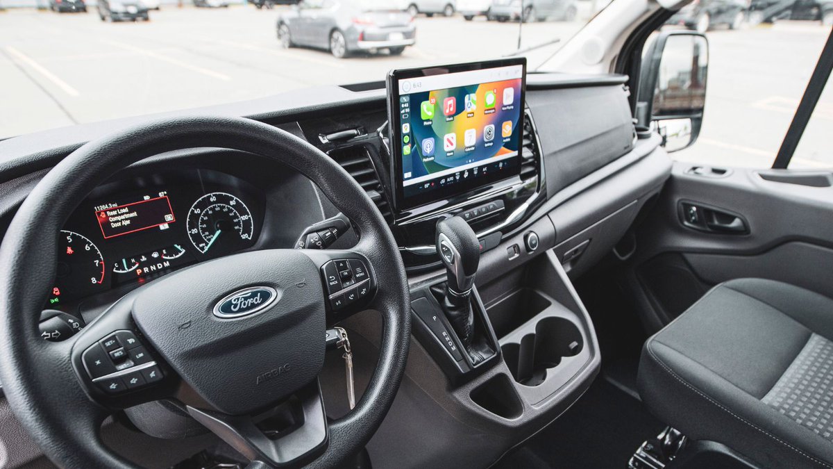 greenvans's tweet image. Say hello to our brand-new 15-Passenger Medium Roof Ford Transit vans! 🚐✨ Featuring Apple CarPlay, tow hitches, EcoBoost turbo, and various seating options. DM us for rental details! #greenvans #passengervanrentals #vanrentals