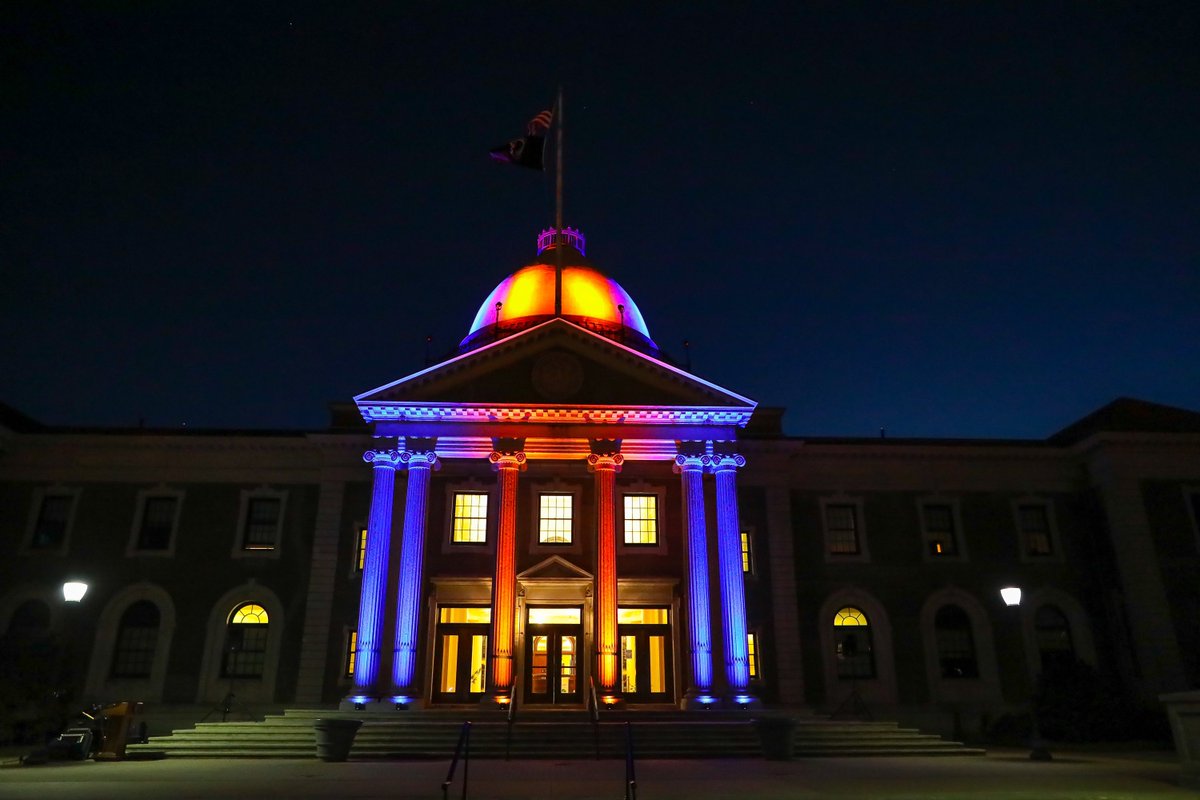 From Long Island to Manhattan, we are feeling the love tonight. Thank you to our friends at the @EmpireStateBldg and Nassau County City Hall for showing their #Isles  colors ahead of Game 3.