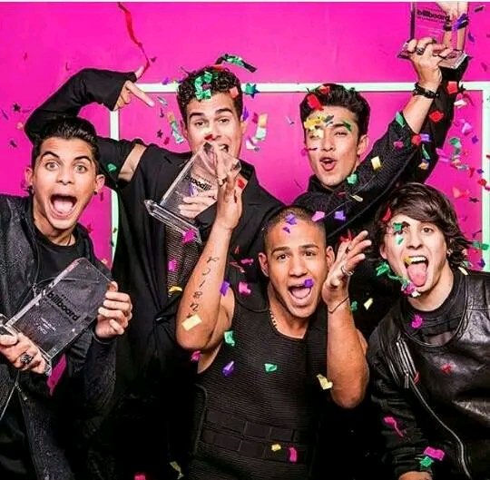 CNCOGOODS's tweet photo. @hailstabIe Ay ay dios que distraído soy de me escaparon Los Premios que sus cdes jamás tendrán https://t.co/xojiBi71C6