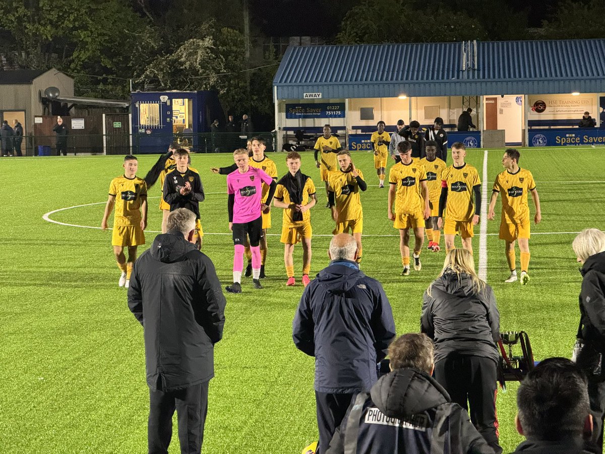 Congratulations to our under-15s, who’ve beaten Bromley 4-1 tonight to win the Faversham Trophies League Cup. 🖤💛 #maidstoneunited #kentyouthleague