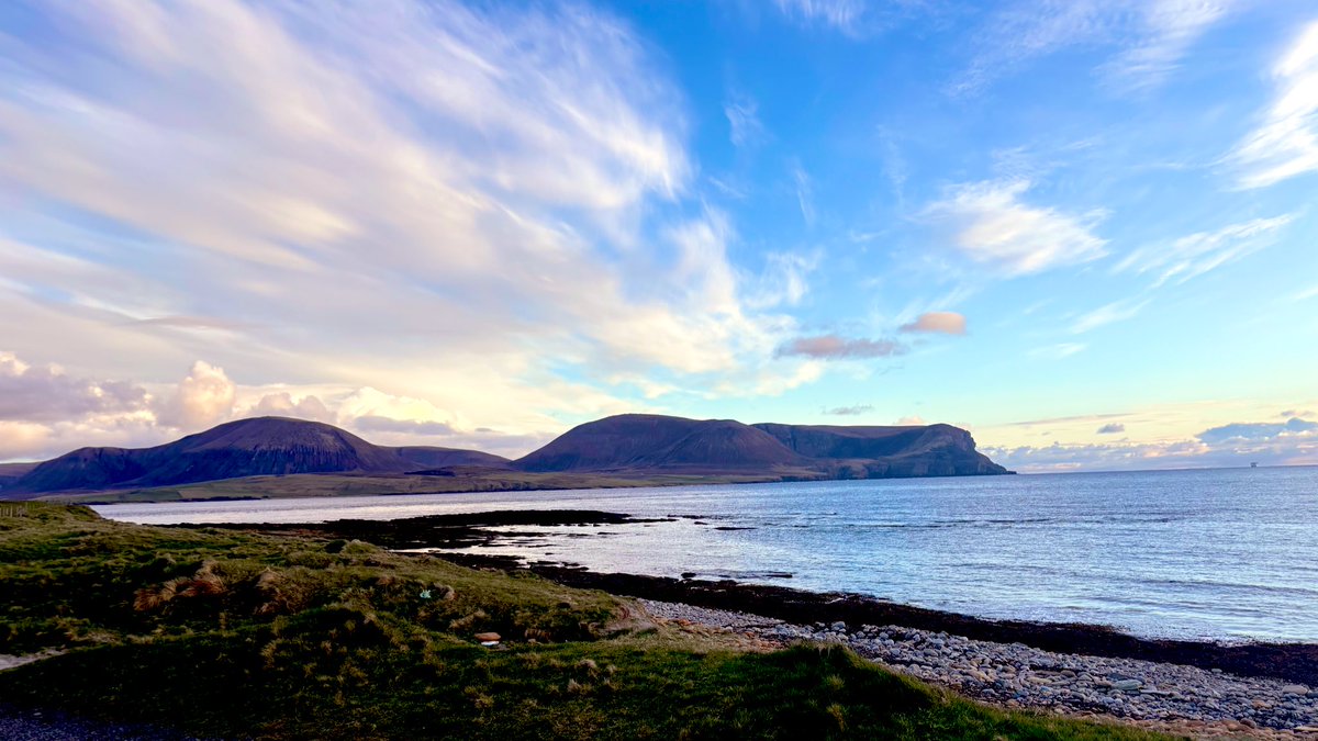 Round the west shore in #Stromness with a pal, putting the world to rights