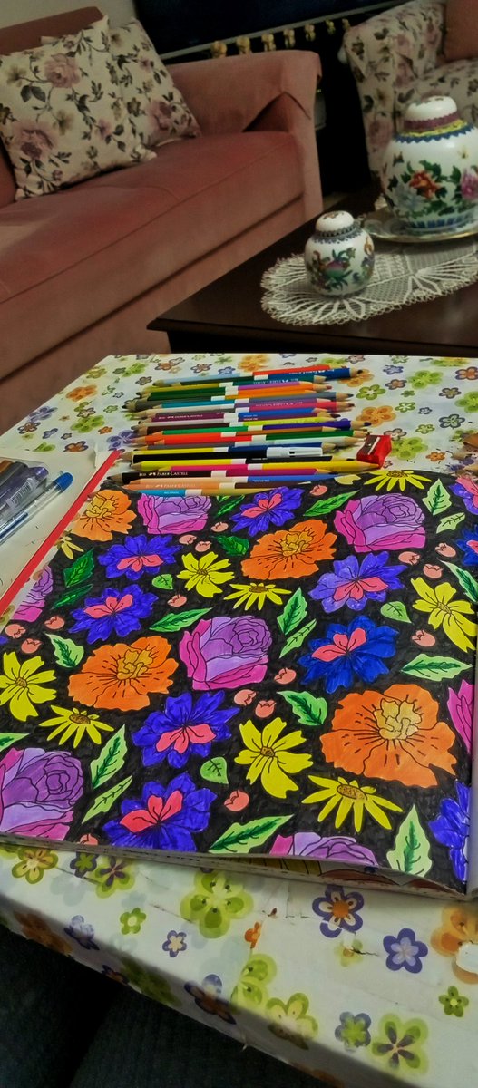 objektifimden_b's tweet image. Mandala boyamam bitti 🎨🖍️🖌️✏️
#renkler