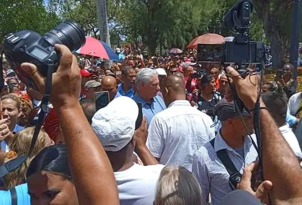 Imágenes que muestran que @DiazCanelB ,no está sólo, #YoSigoAMiPresidente, rodeado de #GenteQueSuma cada día por #Cuba, que nadie lo dude!!! @radiocamaguey
