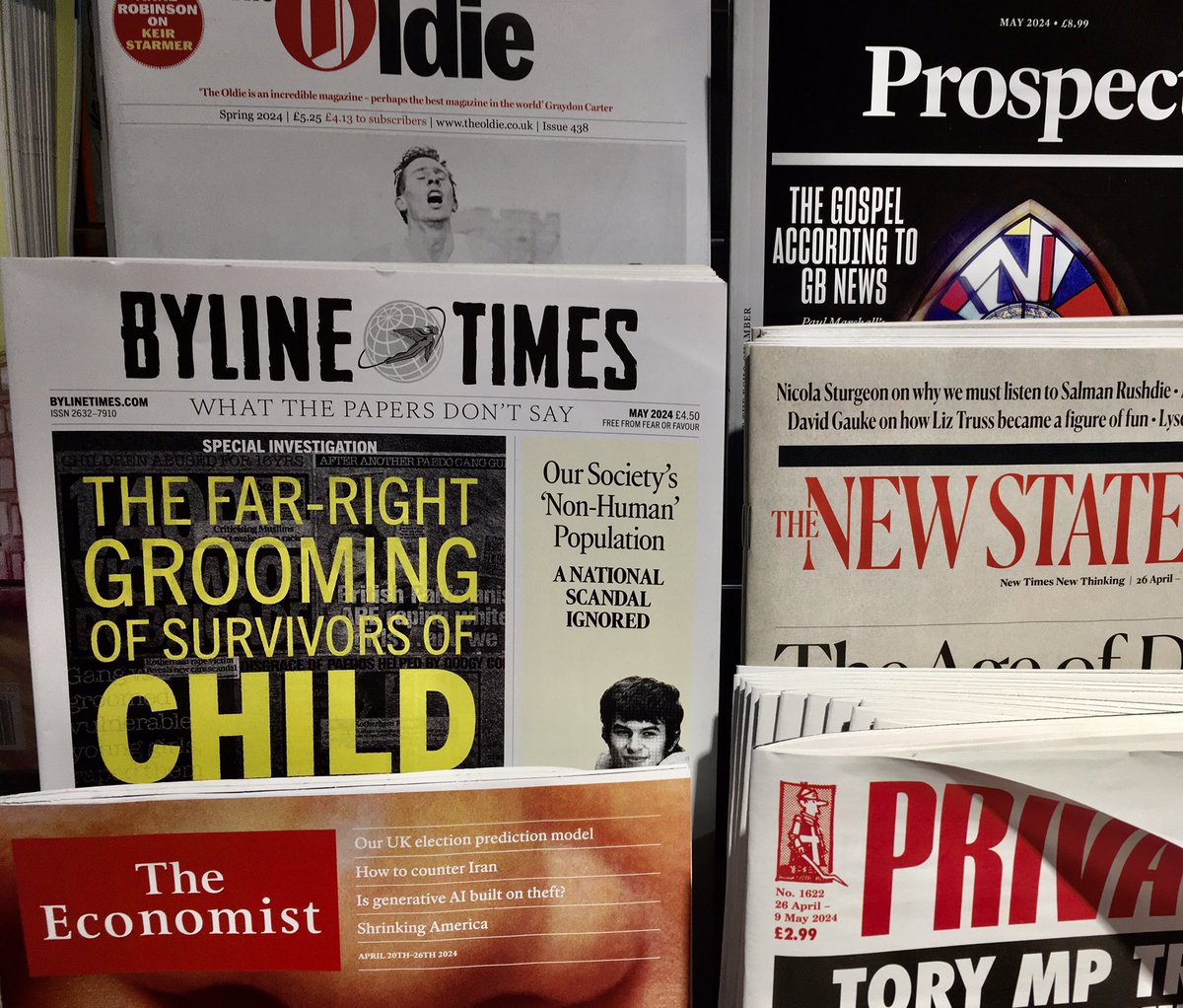 Gotcha! 💥 Found the latest May issue of @BylineTimes in Waitrose, nestling in (mainly) pretty good company ✅