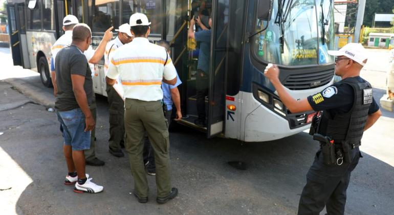 prefeiturabh's tweet photo. Tolerância Zero atinge marca de quase 100 ônibus fiscalizados por dia

A Operação Tolerância Zero chega a três meses de atuação em BH com um saldo de 1.593 ações de fiscalização e 8.694 ônibus vistoriados – alguns deles mais de uma vez.

Leia mais 👉 https://t.co/TC6MKwN55S https://t.co/KmNPI4WxOa