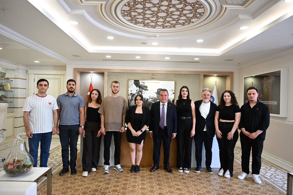 Akdeniz Üniversitesi Uluslararası İlişkiler Bölüm Başkanı Prof. Dr. Hayati Aktaş, Dr. Mustafa Çakır, Uluslararası Siyaset ve Diplomasi Topluluğu ile bir araya geldik. Kendilerine nazik ziyaretleri için teşekkür ediyorum.