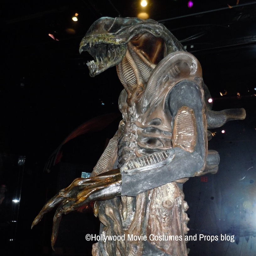 Celebrate #AlienDay with this xenomorph costume & more from #Aliens on display tinyurl.com/2p9byt7r