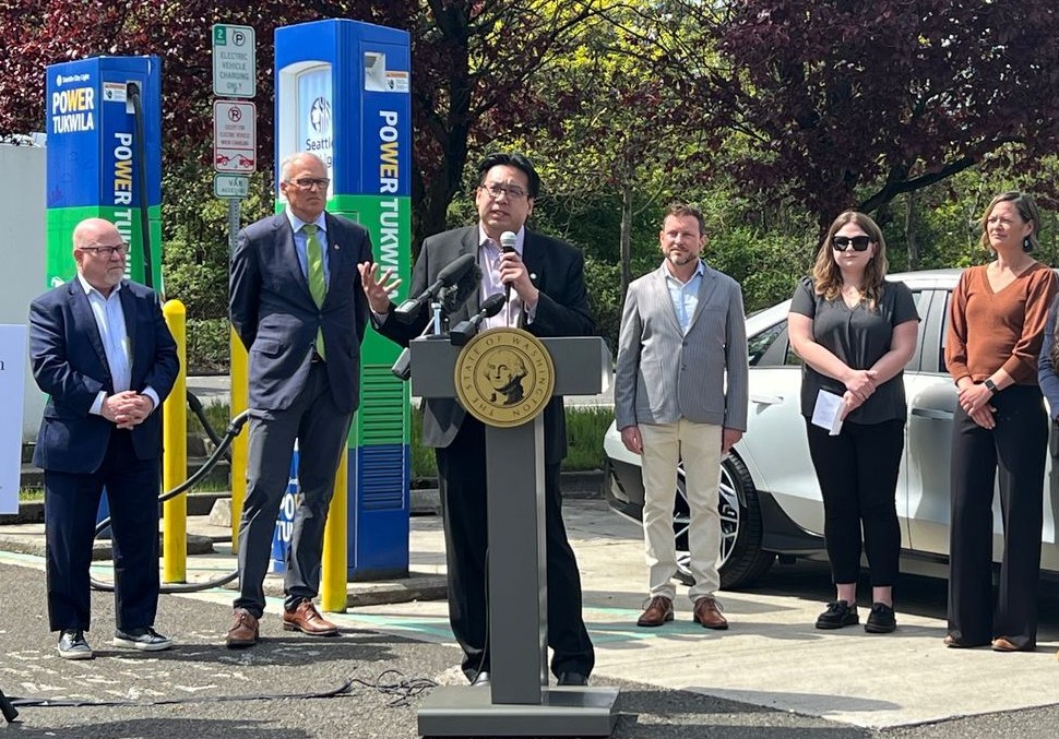 Washington State is taking big leaps toward equitable electric transportation, and we were honored to do our part! Forth came out to support @WAStateCommerce and Gov. Jay Inslee in the unveiling of the state's new EV incentive program this week. 👉 ow.ly/HAGk50RoyA8