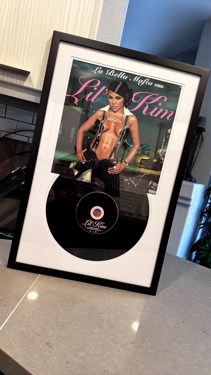 bb_breezy702x's tweet photo. ๐ฅ๐ฅ๐๐ @LilKim #Lilkim #Labellamafia #Queenbee #TheJumpoff #Magicstick #Thebeehive https://t.co/77DRfu8M6a