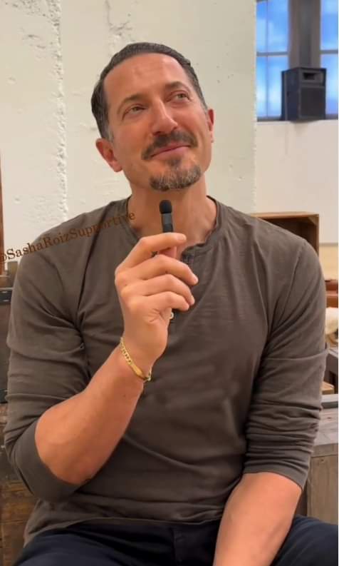 #SashaRoiz #mrsasharoiz
#tassofeldman #matthewboston describe three hours worth of theater in 30 seconds or less
Video credit
Denver Center
#thelehmantrilogy #denvercenter #kilstromtheatre #denvertheatre #emanuellehman
youtube.com/shorts/OKBLklr…