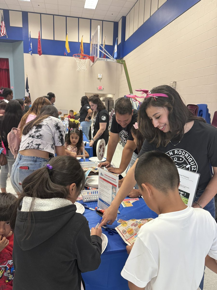 ParisaBehzadi_'s tweet photo. No surprise here - @cmhouston did it again with another amazing Family Learning Night at @hisd_SRE! We LOVED welcoming nearly 300 Space Ranger family members this evening! We can’t wait for more Family Learning Nights in 2024-2025 😍🚀

@HISD_West @DrLauraStoutPMP ✨ https://t.co/B7MROXzFrX