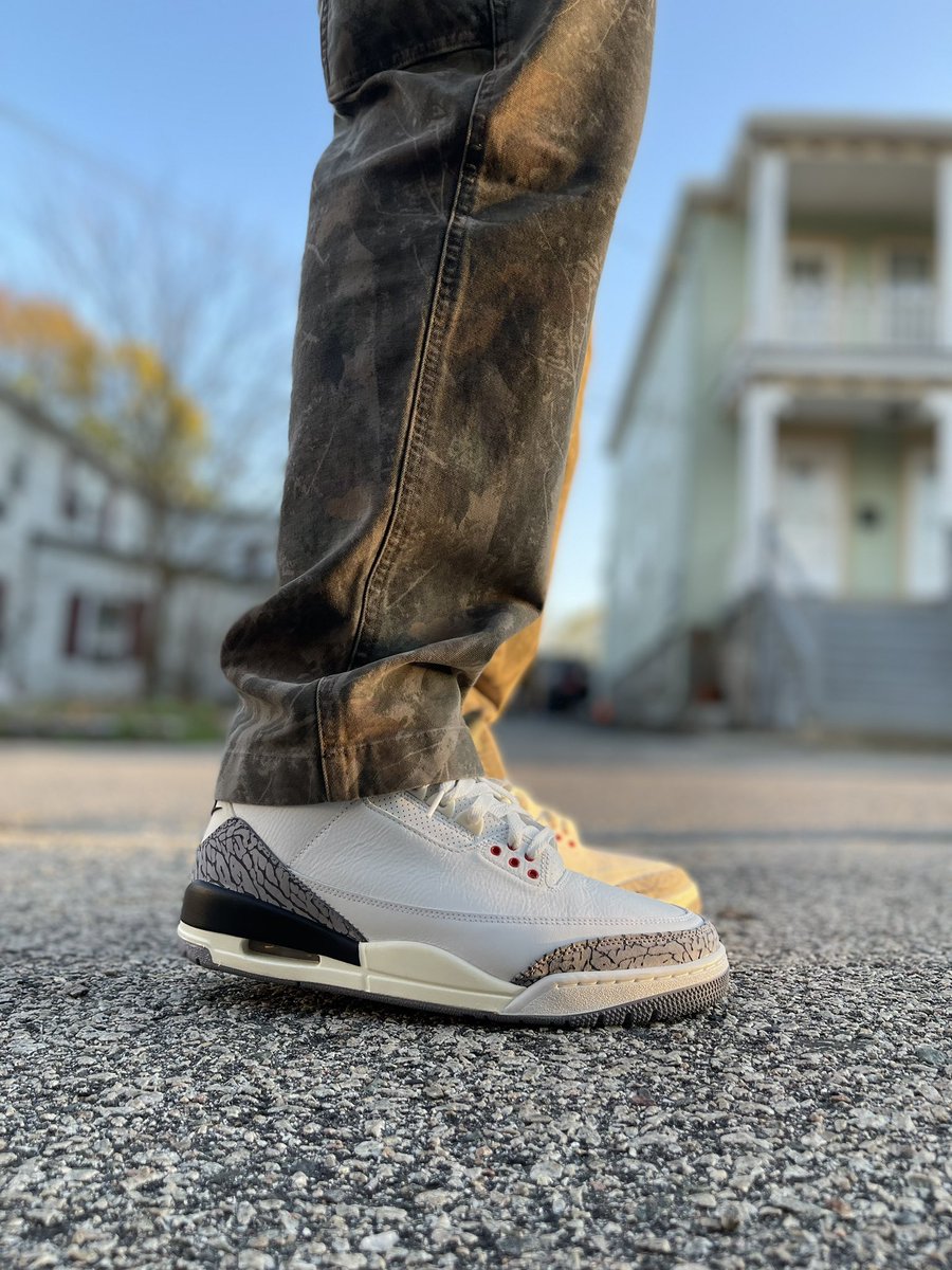 White Cement 3s on today ! Friday can't get here fast enough haha. 

#kotd 
#yoursneakersaredope 
#snkrskickcheck 
#snkrsliveheatingup