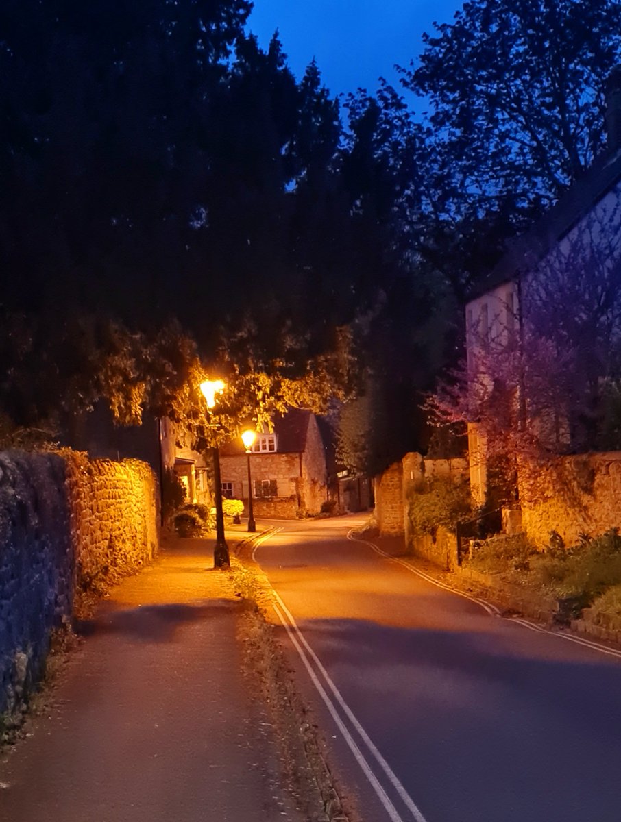 Lovely night out for the spouses birthday at The White Hart in olde Headington. Splendid meal, just the two of us. Atmospheric walk back to the car, like going back in time.