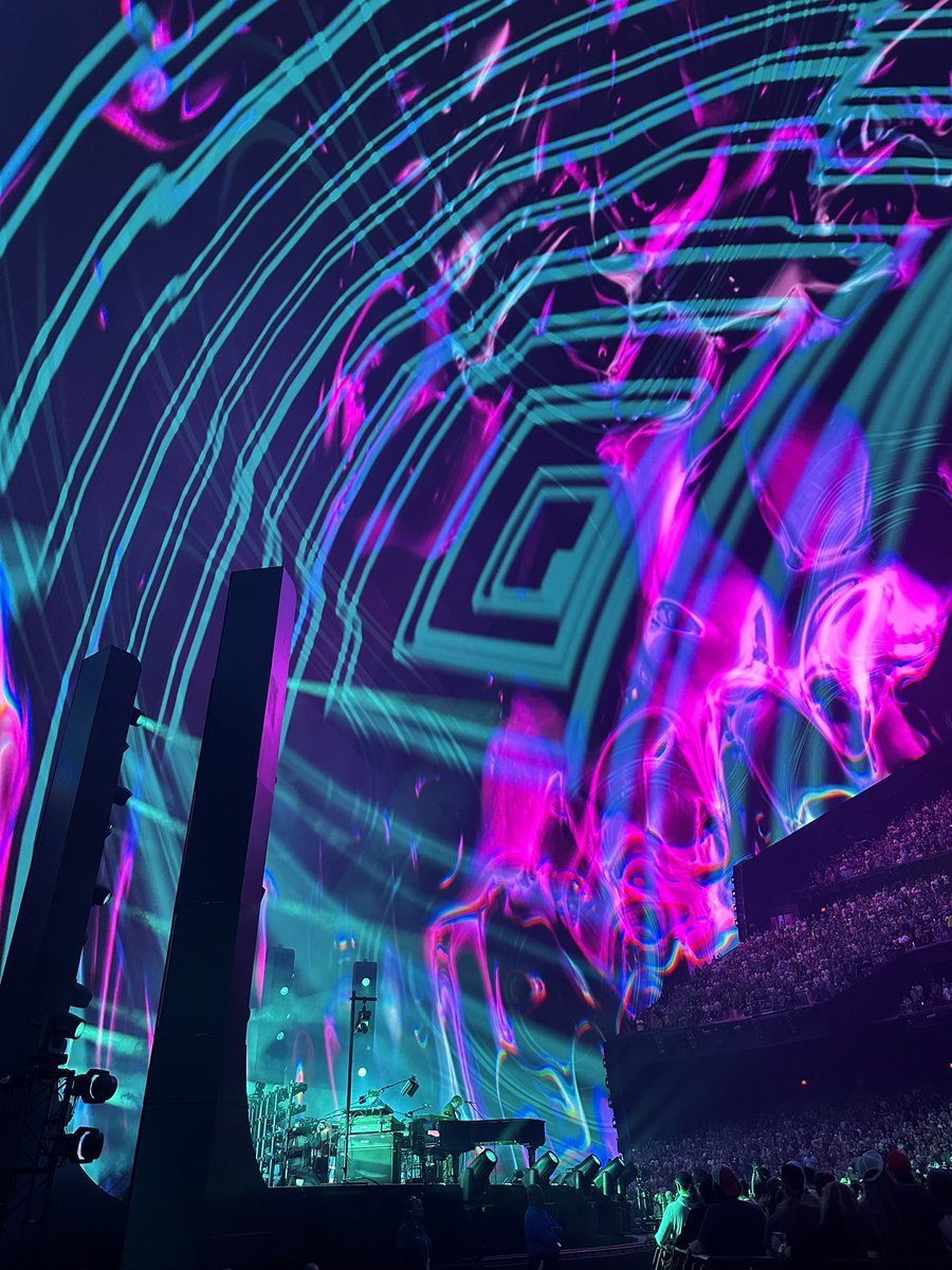 mbernardJ's tweet image. Sphere Dump. Floor left. Seats are overrated. Dicks will be it for this guy. 30 years, hanging them up.