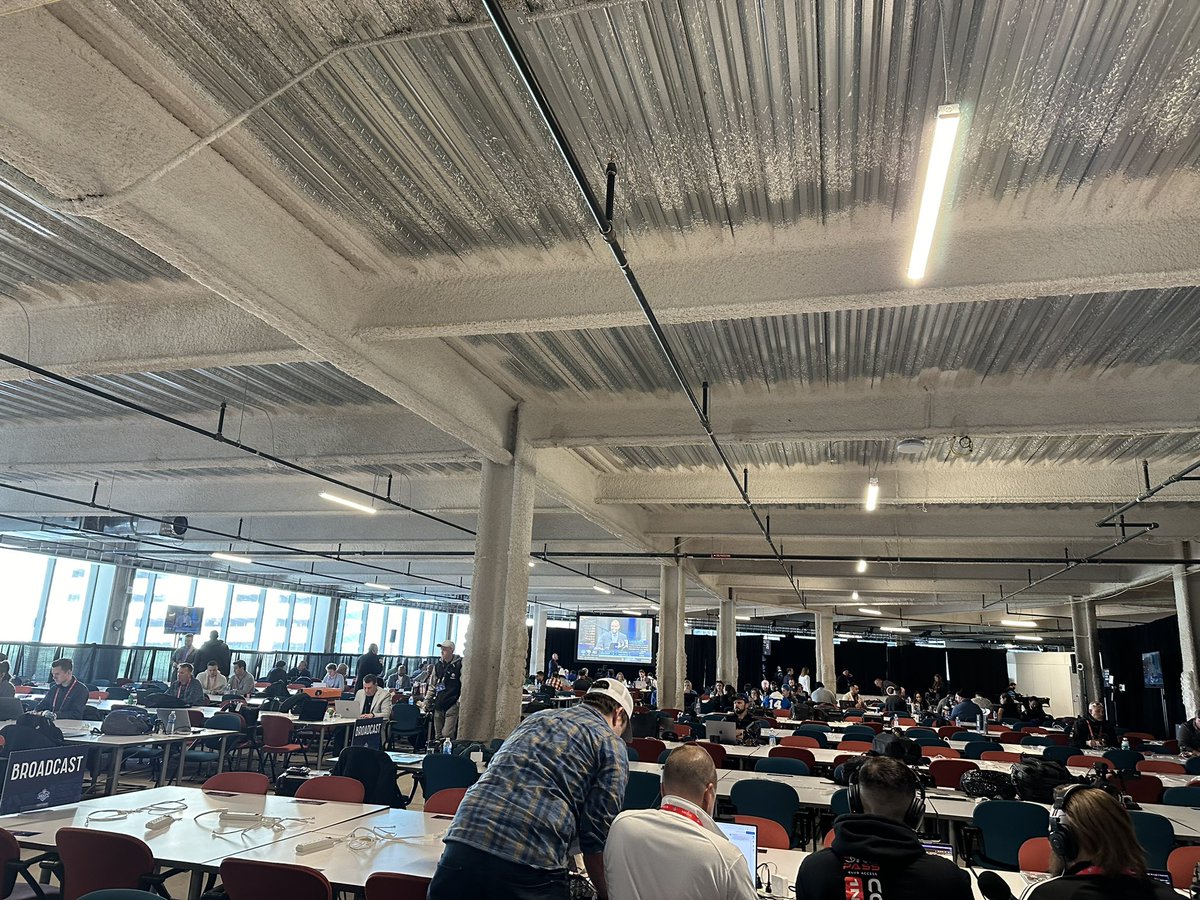 NFL Media Center for THE DRAFT . About as bare bones as you can get. And the temperature in here is -28 degrees. Fix this shit Rich. @oldwaver @SportsSturm @killer1310 @dfwticket