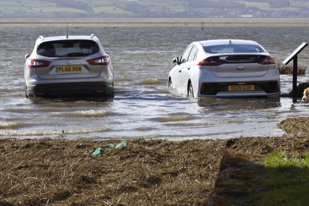 @Only9built It's a frequent occurrence at the end of Marshlands Road in Neston. One recent case was 8 cars in one tide, a walking group who had been advised it was ok to park there, the Hybrid below was there for quite a while, no-one would touch it, Lithium Batteries.