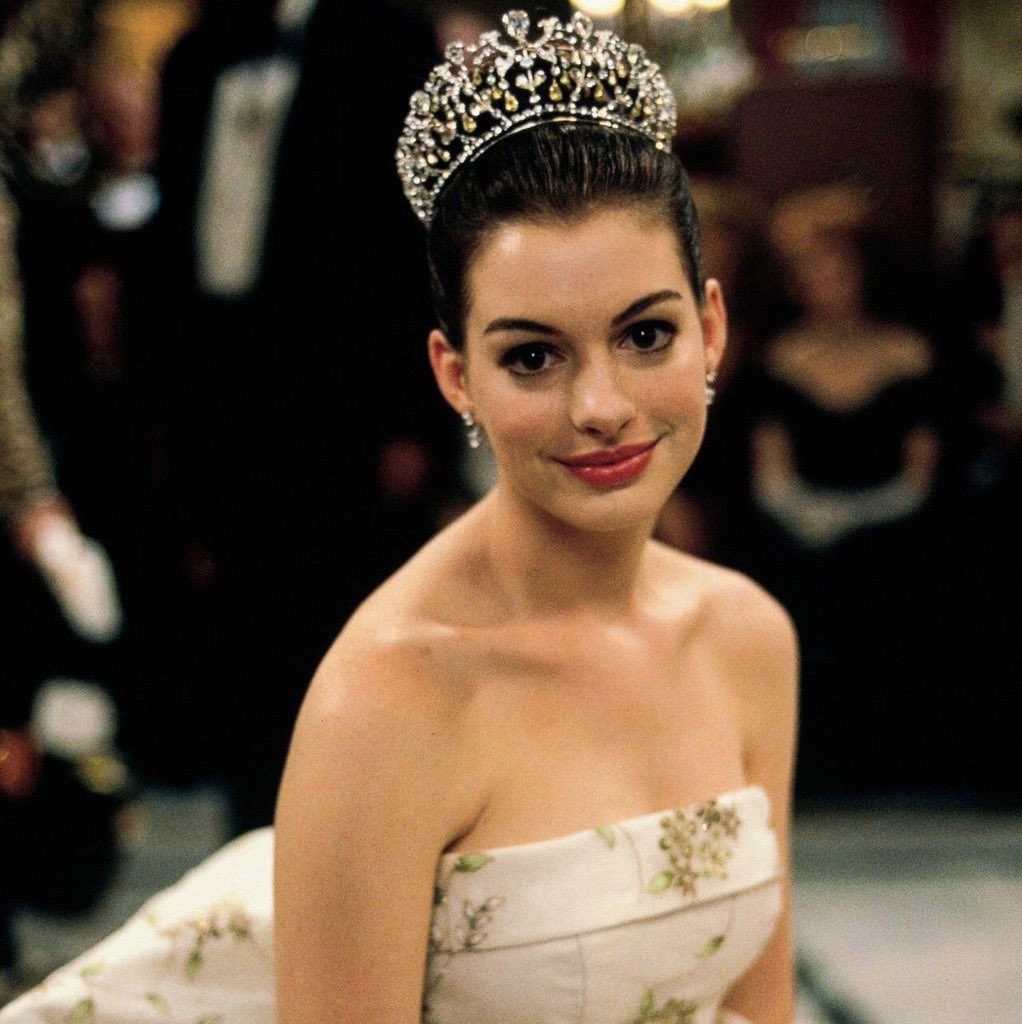 DiscussingFilm's tweet image. Anne Hathaway confirms ‘THE PRINCESS DIARIES 3’ is happening.

“We’re in a good place. That’s all I can say. There’s nothing to announce yet.”

(Source: vmagazine.com/article/v148-a…)