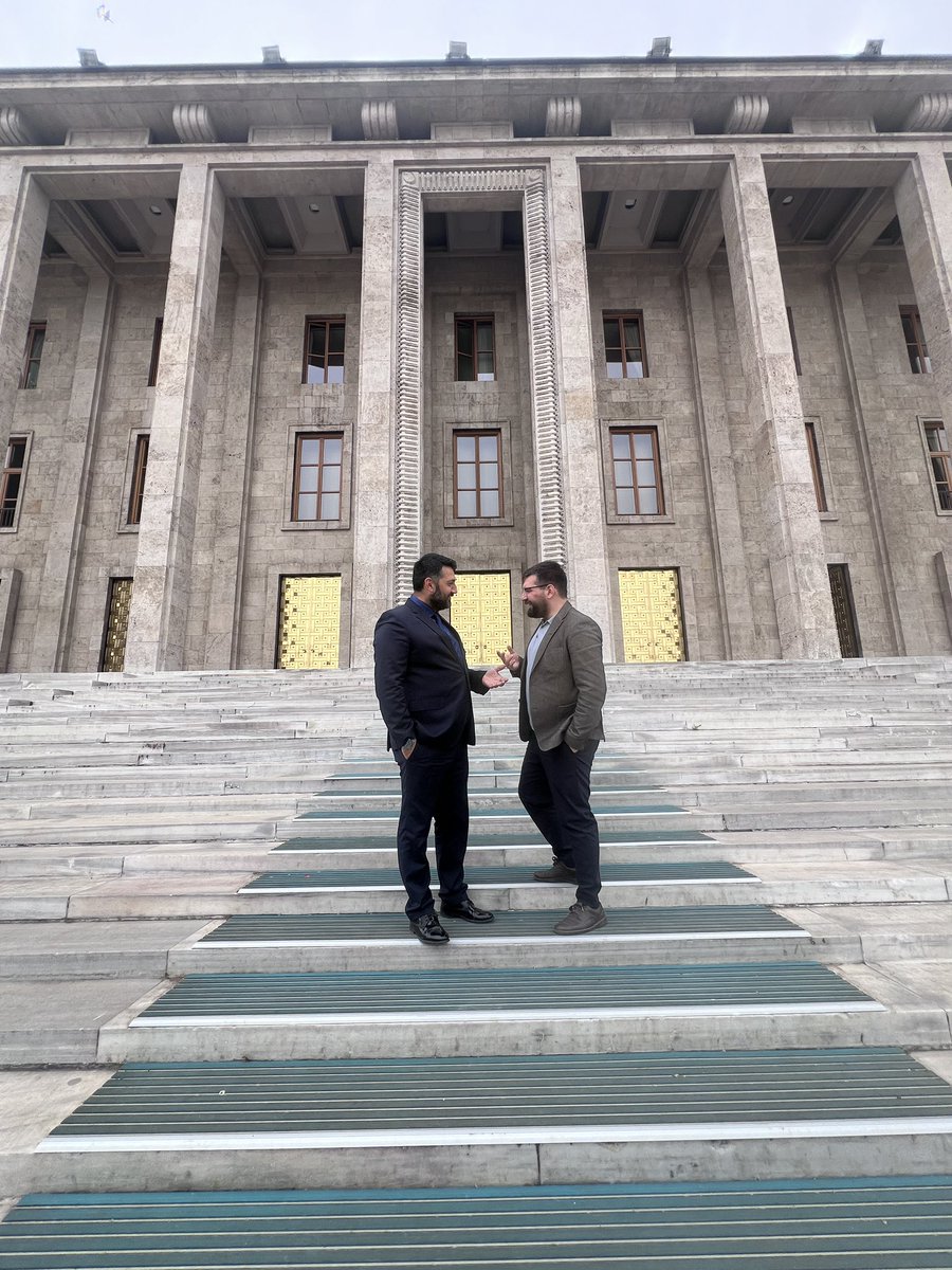 Yoldaşı uzakta arama bazen karşında bazen arkanda ama hep yanında… Teşekkürler <a href="/halitgirayulker/">girayulker</a>