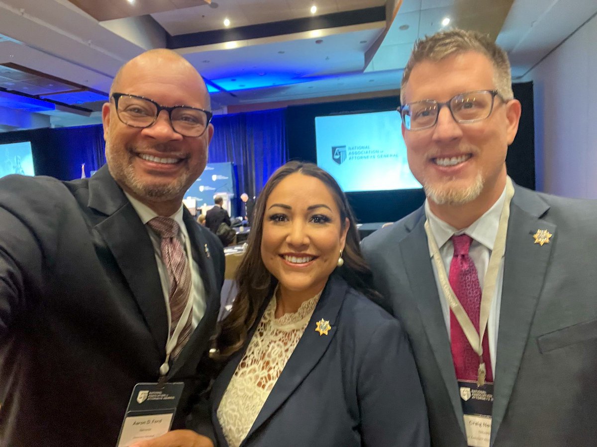 I was honored to represent Nevada and @NevadaAG at @NatlAssnAttysGn’s Attorneys General Symposium speaking on the “Benefits of Having General Counsel” in state AG offices. Thank you @AGTimGriffin & @AaronDFordNV for the invite! #NevadaOAG #NAAG #GeneralCounsel