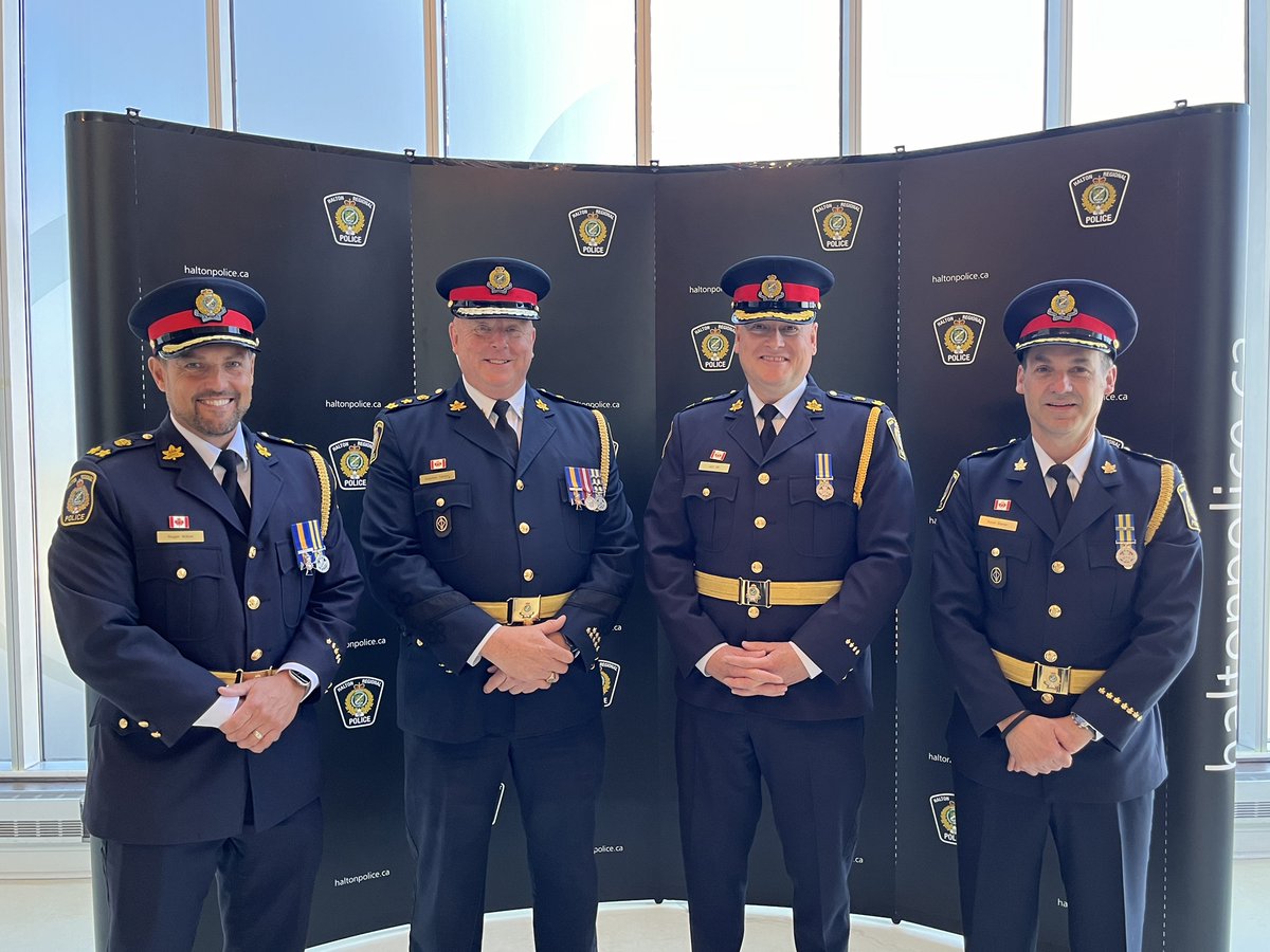 Please join us as we officially welcome our new Deputy Chief Kevin Maher, who was sworn in at a ceremony in Burlington this afternoon. He joins @ChiefTanner, @DeputyWilkie and @DeputyJeffHill in leadership of the HRPS. Additional details: bit.ly/49Ngu5u