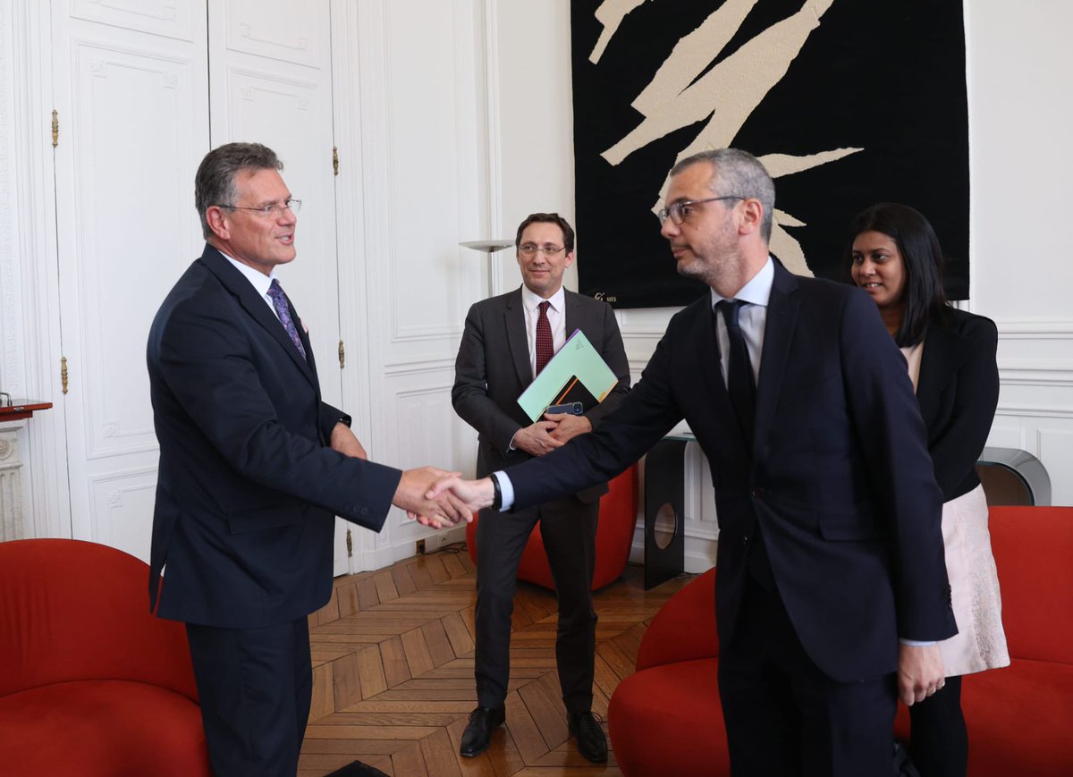 Always valuable to see @Elysee's SG Alexis Kohler. We share the objective to make the EU politically strong, globally competitive, socially fair. That's also why under the #EUGreenDeal, we're making sure that the transformation and competitiveness of EU industry go hand in hand.