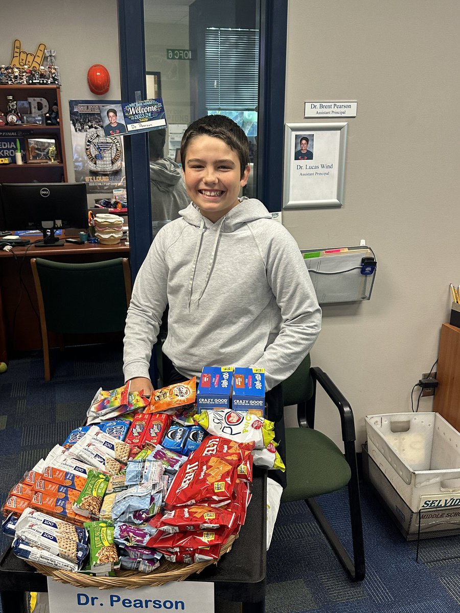 b_pearson's tweet photo. Dr. Lucas Wind — Principal for a Day! Awesome day delivering snacks to teachers and staff, lunch duty and campus beautification. This was a prize in our annual money wars competition. So much fun! #SMSRocks @SMSstallions https://t.co/zKRo5DxPkl