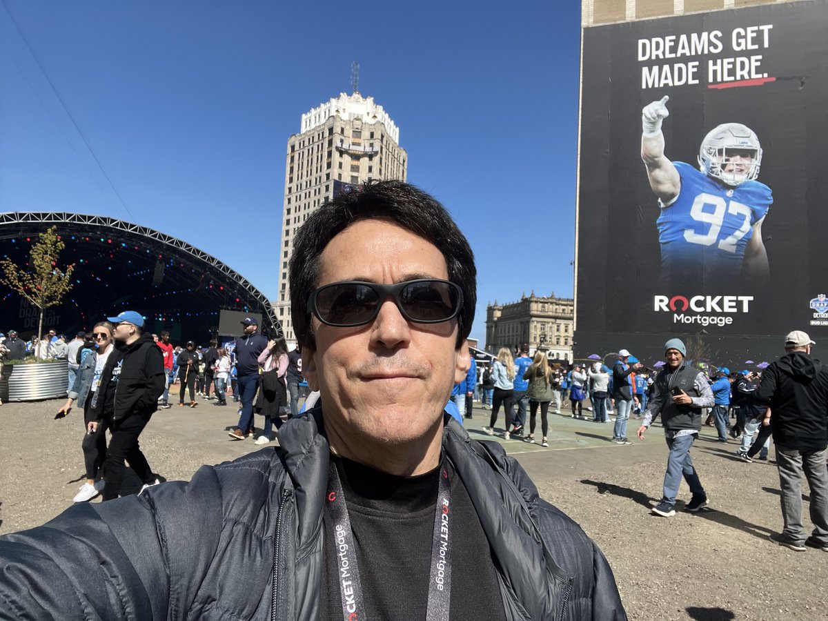 MitchAlbom's tweet photo. So proud of my city, Detroit, putting on a whale of a show for the NFL draft! We look great and 400,000 people are getting to see what we already know- this is an amazing city to call home. 

#detroit #nfldraft https://t.co/JjtKotjloK