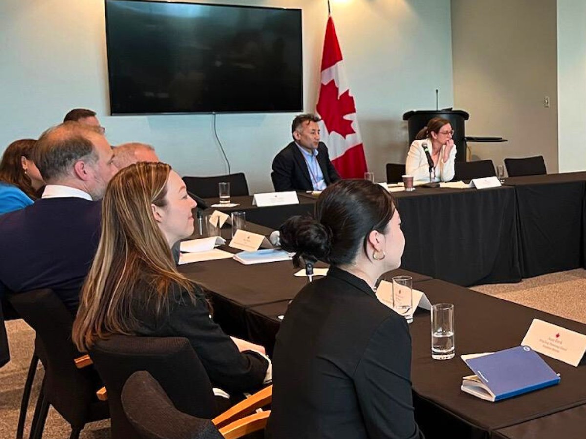 🇨🇦 🇺🇸 Equitas' ED @OdetteMcCarthy is in Washington this week, along with Nadjet Bouda, Senior Regional Program Manager MENA. Among many other things, Odette participated in a panel at @CanEmbUSA yesterday on Reclaiming Civic Space: The Way Forward.
#HumanRightsDefenders