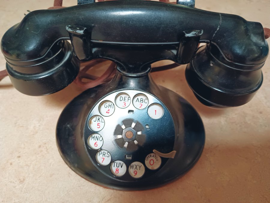 It's National Telephone Day & 1 of my most prized possessions is this phone my grandfather George Johans gave me from his days working for Northwestern Bell. He collected phones from his time there & my cousins & I made silly pretend calls with all of them.