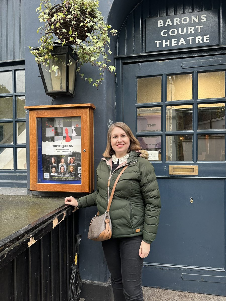 It was such a pleasure to watch Three Queens at Barons Court Theatre tonight in London. It’s a fascinating new play by the wonderfully talented Rosamund Gravelle, which looks at a fictional meeting between Jane Grey, Mary I & the future Elizabeth I on the eve of Jane’s execution