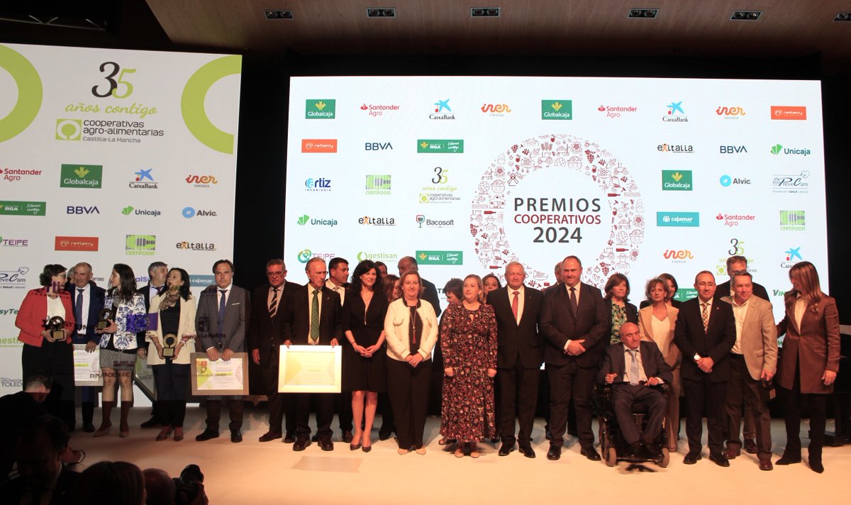 CoopAgroCLM's tweet photo. 🏆III#PremiosCoop

🏅Sostenibilidad Económica #avicon
🏅Sostenibilidad Social #alcamancha
🏅Sostenibilidad Medioambiental #destileríasmanchegas
🏅Excelencia Cooperativa @camposreales
🏅Mérito Rural @ReflejosCozar
🏅Valores Solidarios @Clm_inclusiva
🏅Insignia Oro C de la Sierra https://t.co/r2MPfiQYbb