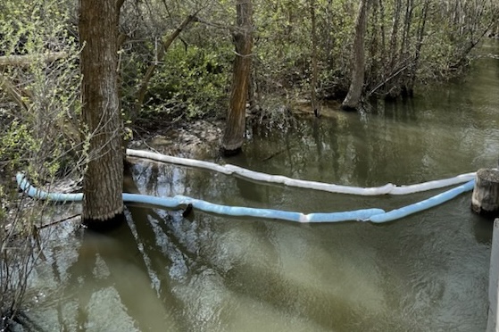 SaltLakeHealth's tweet photo. #ParleysCreek fuel spill thread 🧵

Following this morning’s I-80 fuel spill that impacted Parley’s Creek, health officials advise people and pets to stay out of potentially affected waterways until water sampling results are available. https://t.co/tbvIVQF9Uk