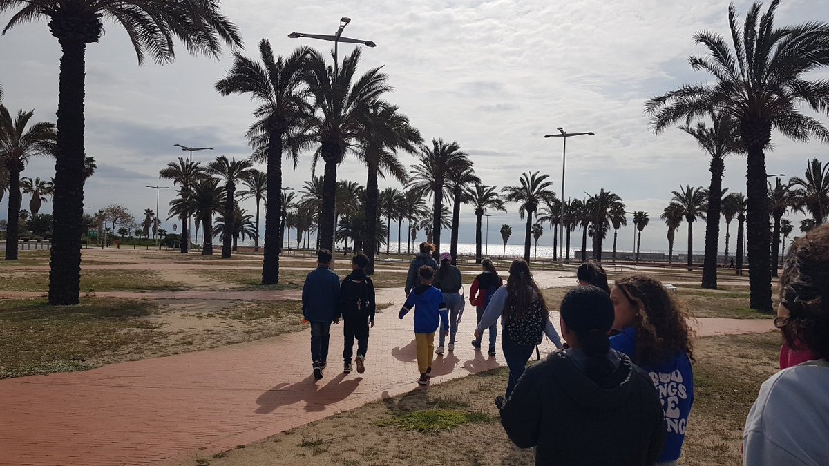 Ja ha arribat el dia! Gravem a la platja el videoclip de la cançó 'A les nostres mans'. Espectacular!
#coral
#PalauVincles
#musicasocial
#lamusicaensfacreixer