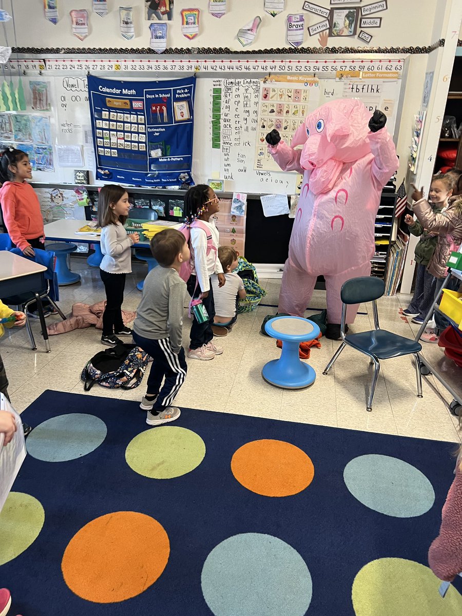 Can you be “Prompt, Prepared, Polite & Safe”?!? Parky Pig surprised Mrs. Trotman’s Class. They earned 5 Principal and AP tickets! Way to go, Kinders! You are role models for Park School! Woo Hoo! @OssiningSchools @ParkPrinc @EMercadoAP