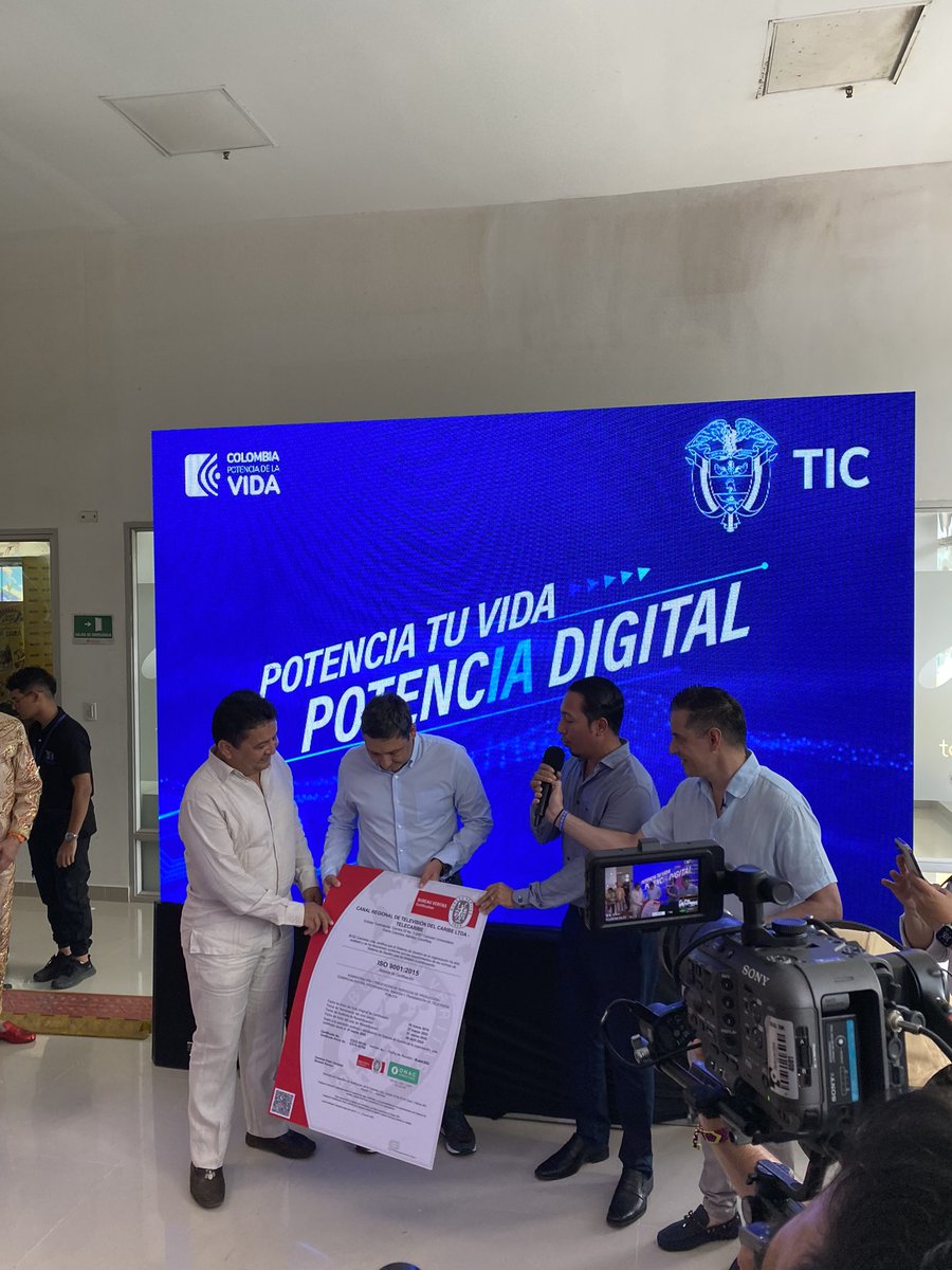 ⁠¡Orgullosos de anunciar la renovación del certificado de calidad de Telecaribe! 🌟 Nuestro gerente Ismael Fernández recibe el reconocimiento del esfuerzo y trabajo de todo el equipo. 👏🎉 <a href="/MauricioLizcano/">Mauricio Lizcano</a> <a href="/IsmaFrnndz/">Ismael Fernandez</a> 

Visita nuestra página web: telecaribe.co